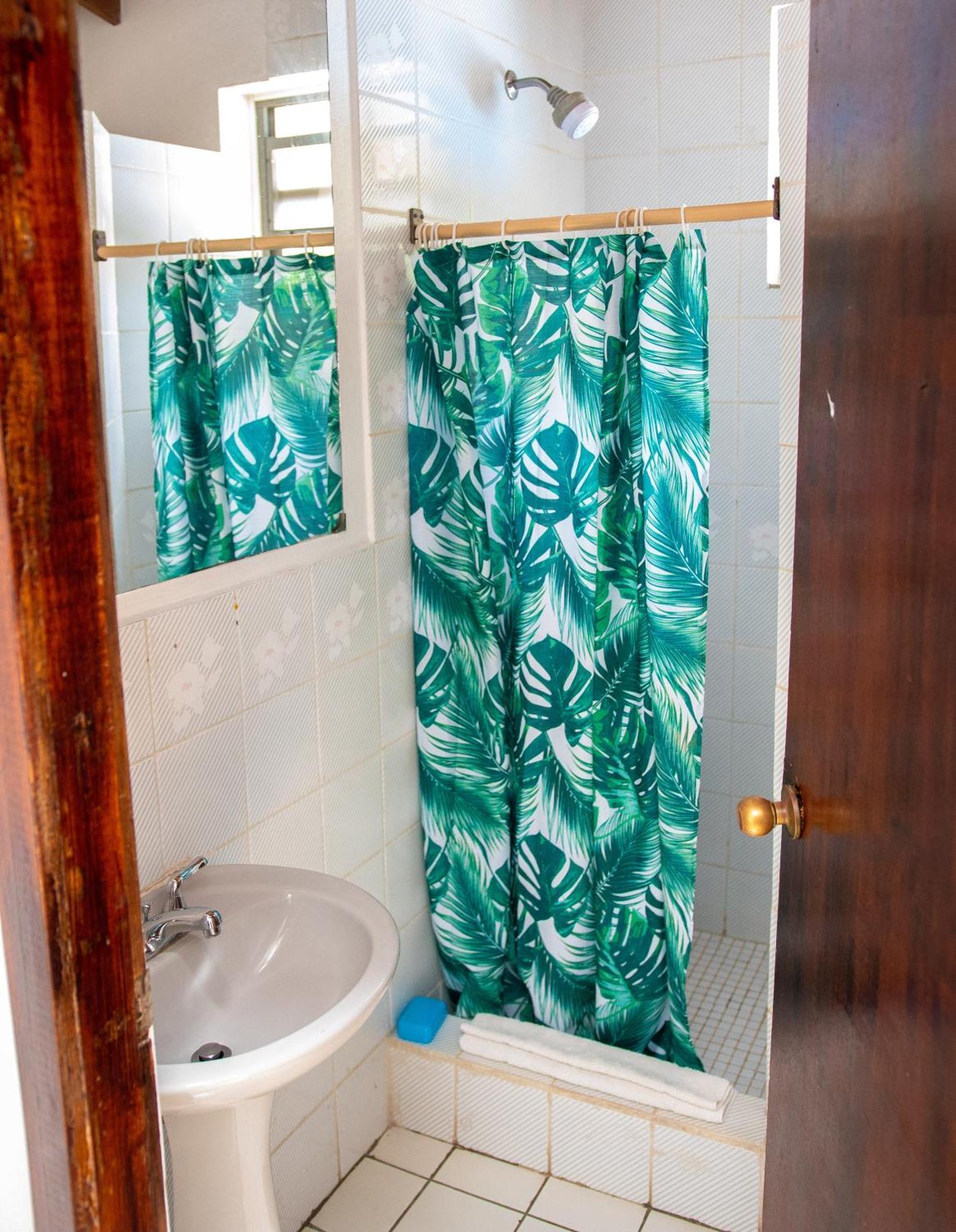 Tropical Breeze Vacation Home And Apartments جزيرة جورس المظهر الخارجي الصورة
