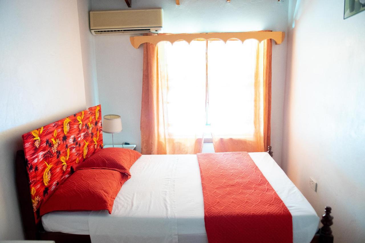 Tropical Breeze Vacation Home And Apartments جزيرة جورس المظهر الخارجي الصورة
