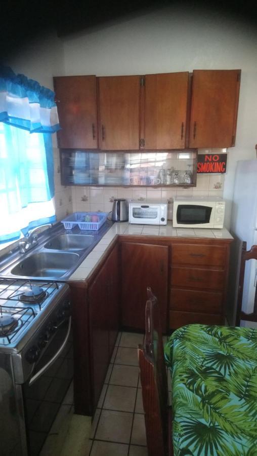 Tropical Breeze Vacation Home And Apartments جزيرة جورس المظهر الخارجي الصورة